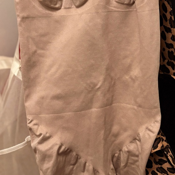 HEY SHAPE nude sculpting bodysuit NWOT - Picture 3 of 4